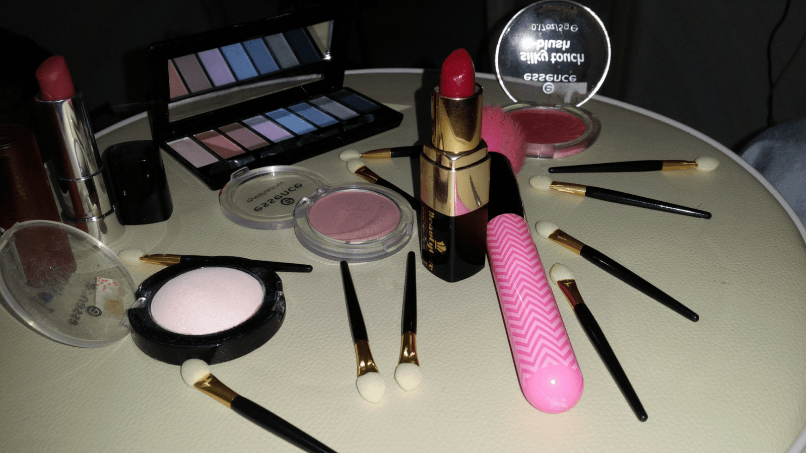 Makeupil.png Makeupil
