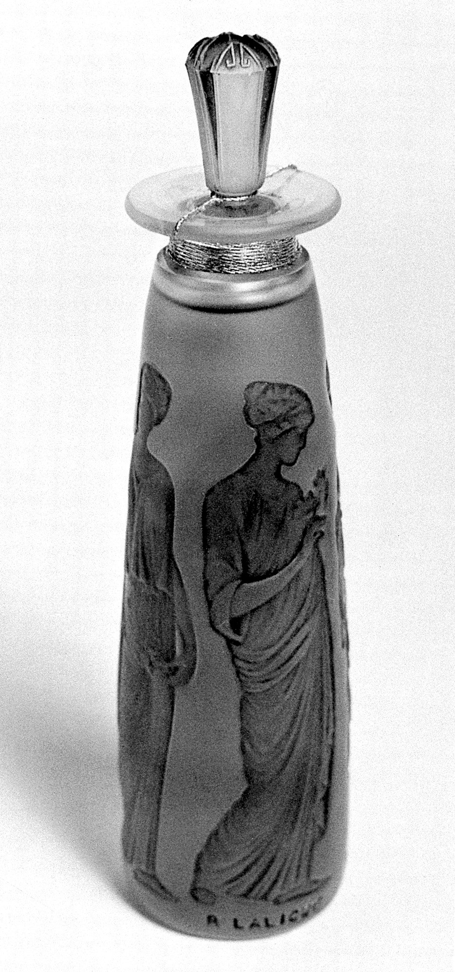 L0008607 Perfume bottle, Lalique, c. 1910 Perfume20bottle2C20Lalique2C20c.20191020Wellcome20L0008607